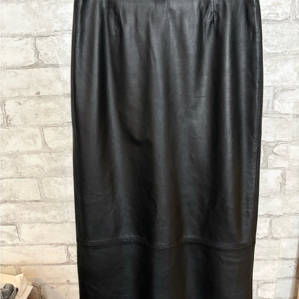 Chic Black Leather Pencil Skirt